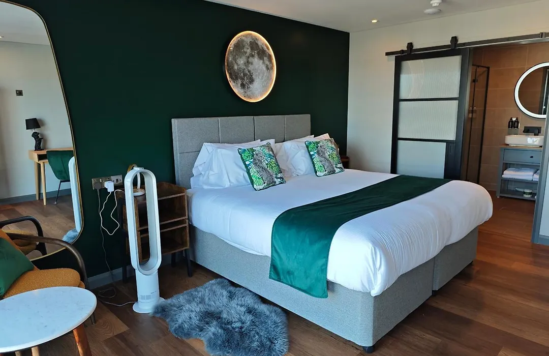 Pinnacle Suites Hotel-1