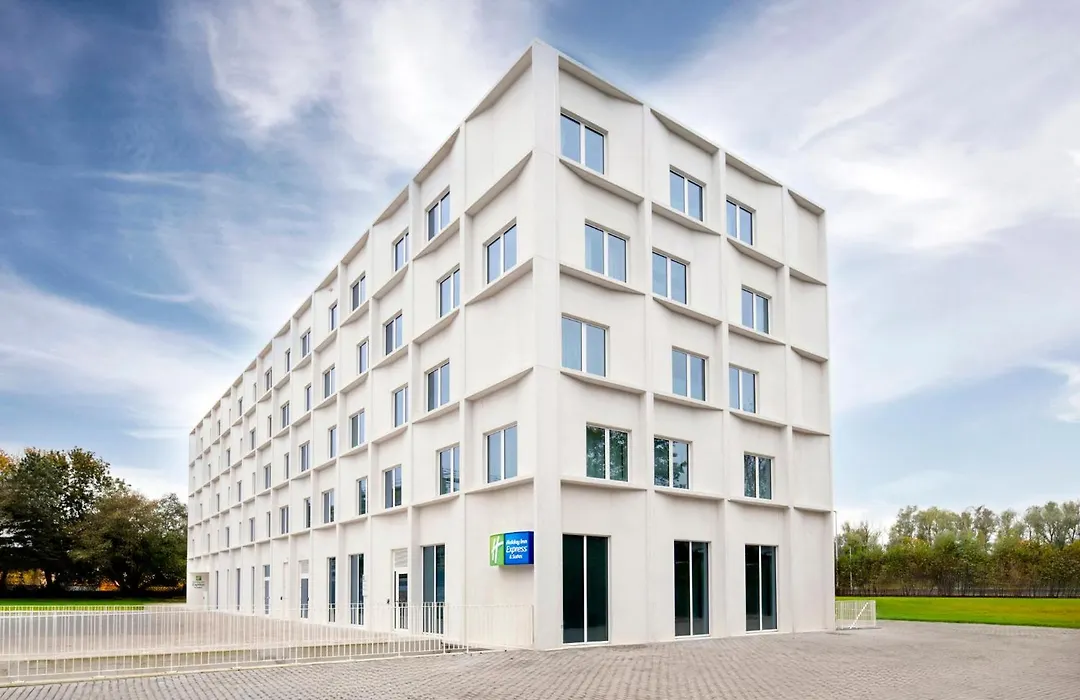 Holiday Inn Express & Suites Ghent By Ihg-1