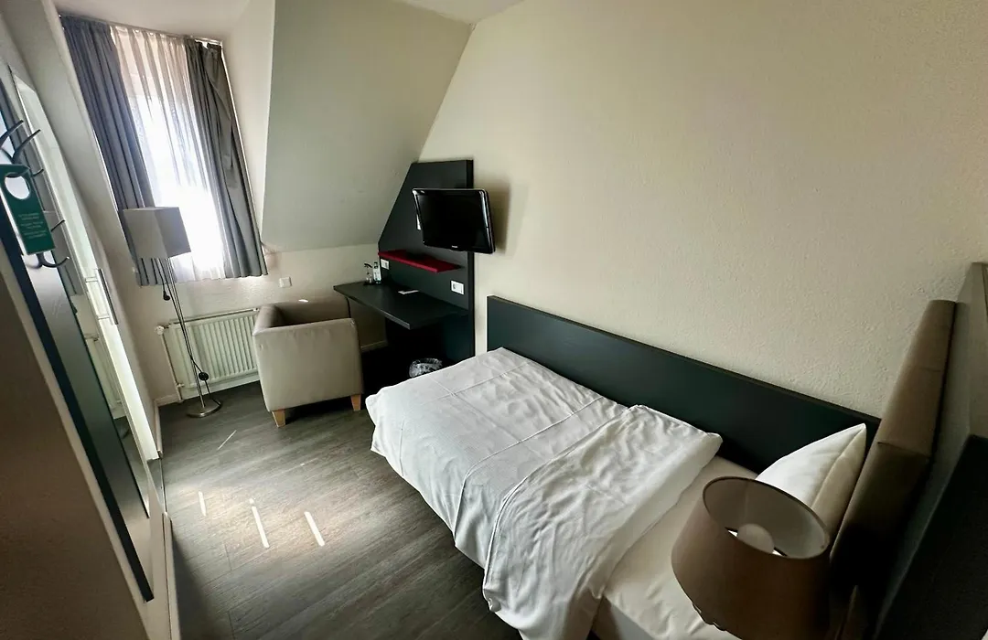 Central Hotel-1