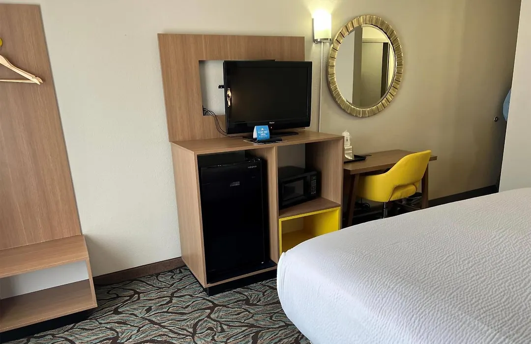 Days Inn By Wyndham West Des Moines - Clive-1