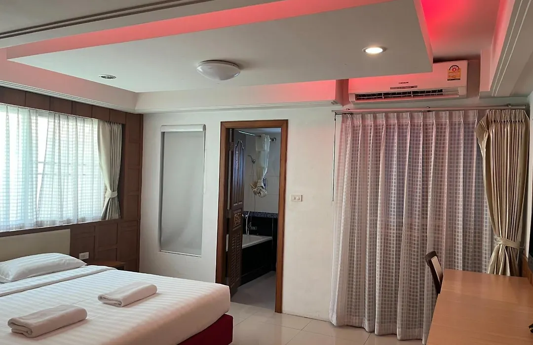 Gusto Pratunam Hotel-1