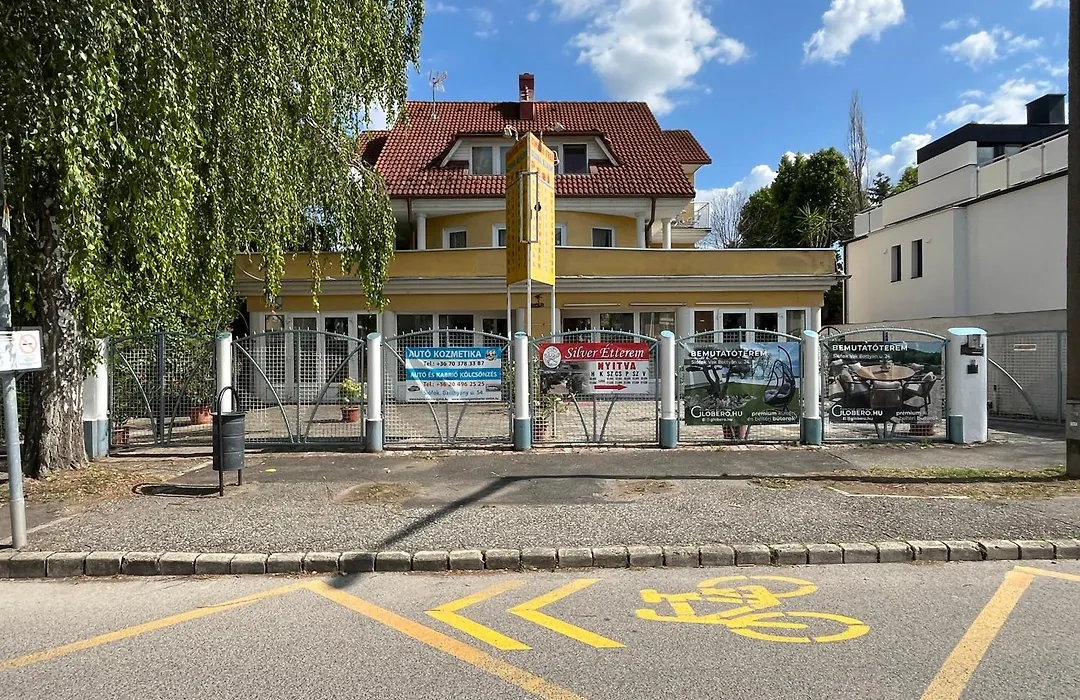 Szeplak Apartman-1