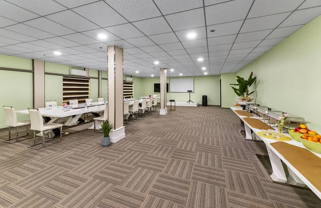 Quality Inn Sunshine Suites - Terrace-1