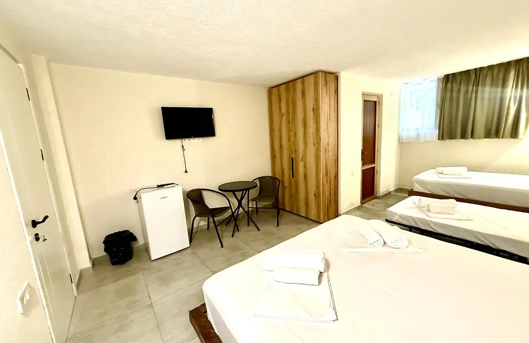 Hotel Barbare-1