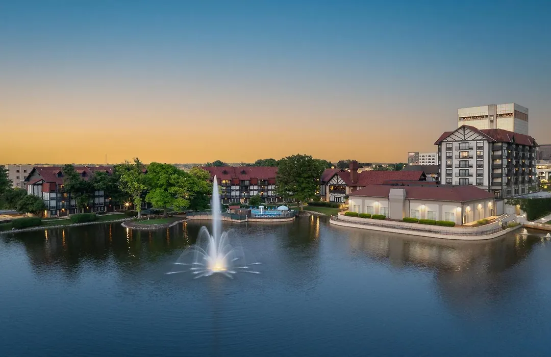 Sheraton Westport Lakeside Chalet-1