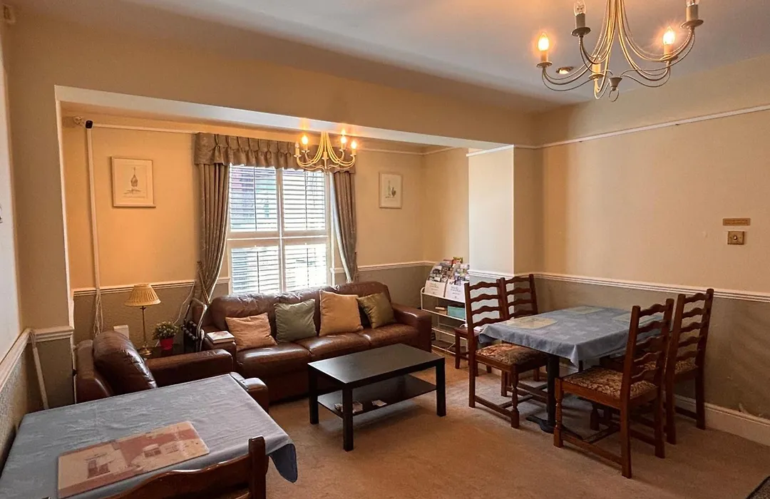 The Mayfair Guest House Self Catering-1