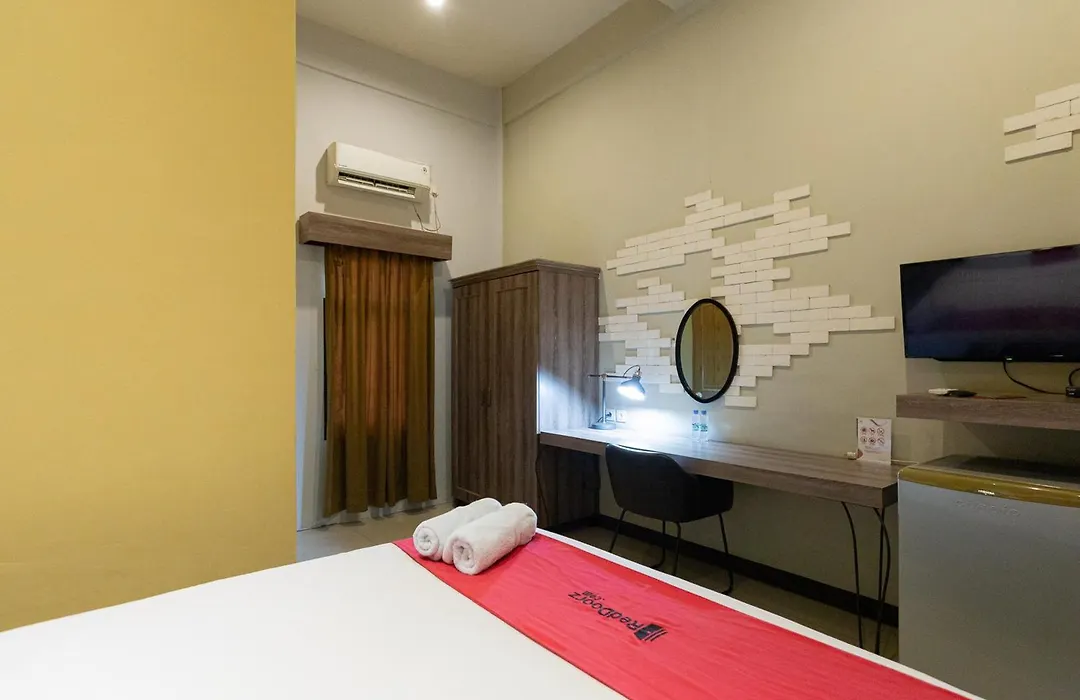 Reddoorz Plus Near Mall Slipi Jaya-1