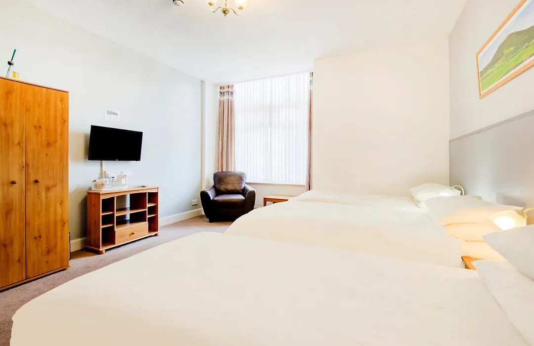Oyo Eastbank Hotel, Speyside Scotland-1