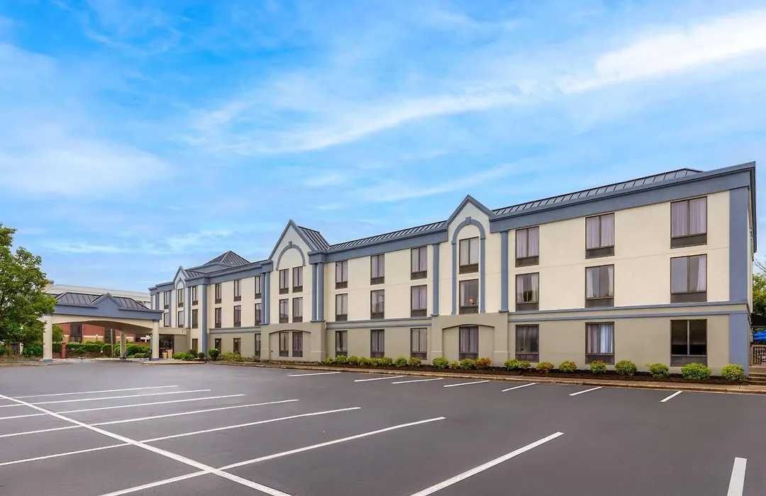 Wingate By Wyndham Greensboro-Coliseum-1