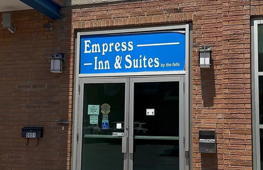 Empress Inn And Suites By The Falls-1
