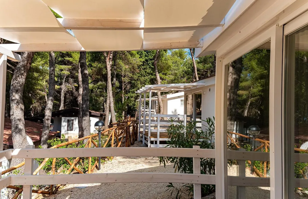 Villaggio Camping Punta Lunga-1