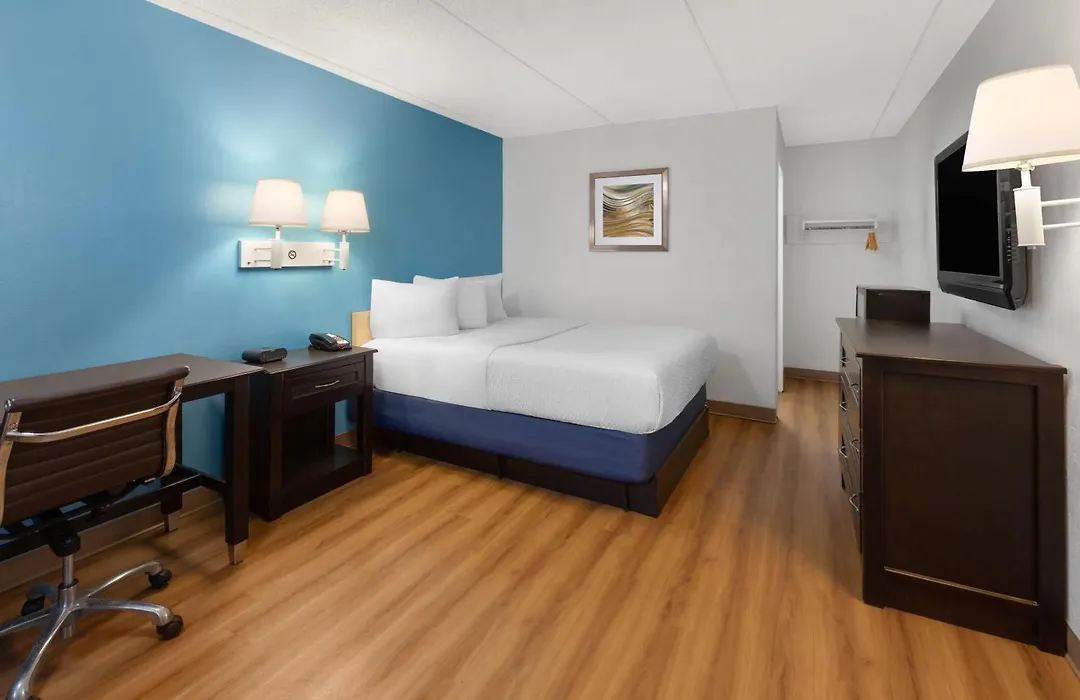 Travelodge By Wyndham Madison Heights Mi-1