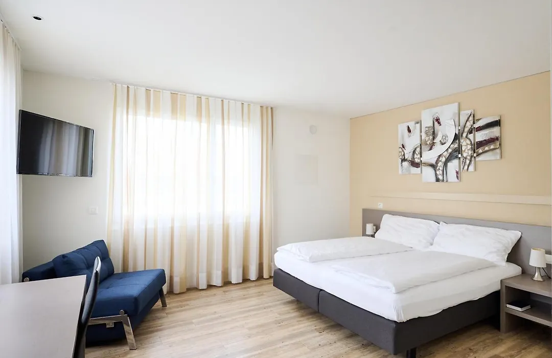 Hotel am Kreisel: Self-Service Check-In Hotel-1