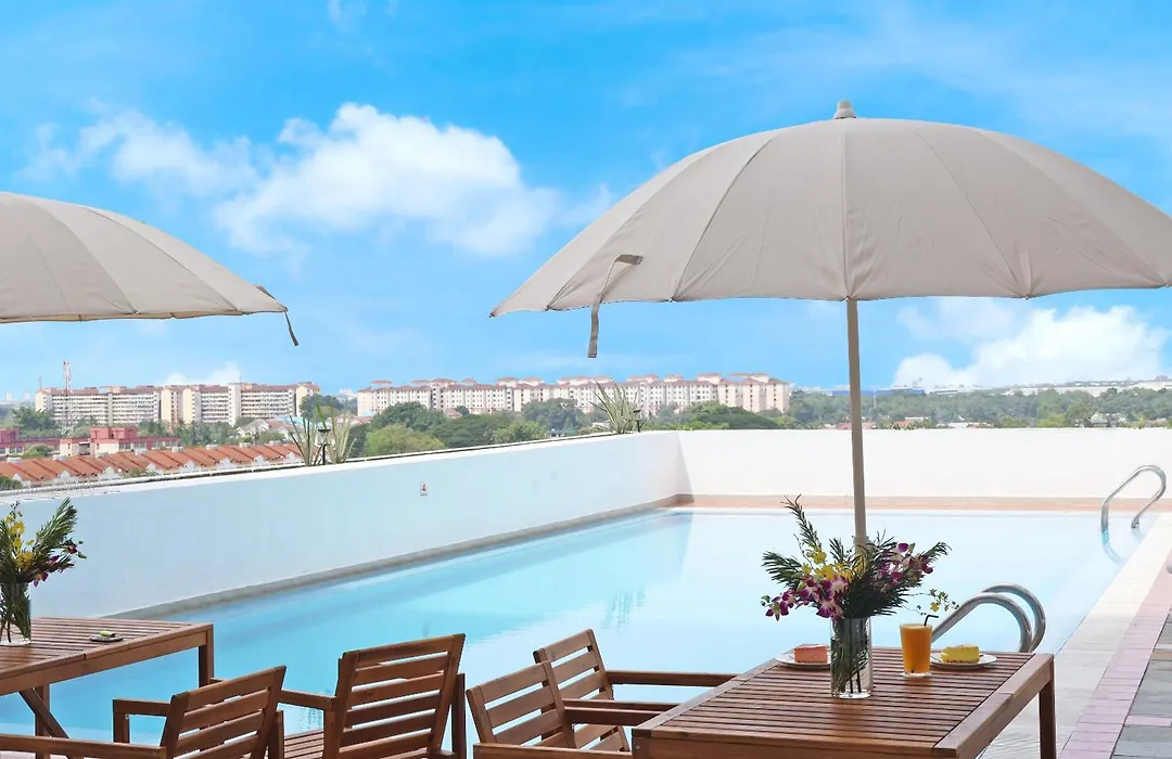 Crystal Crown Hotel Harbour View, Port Klang-1