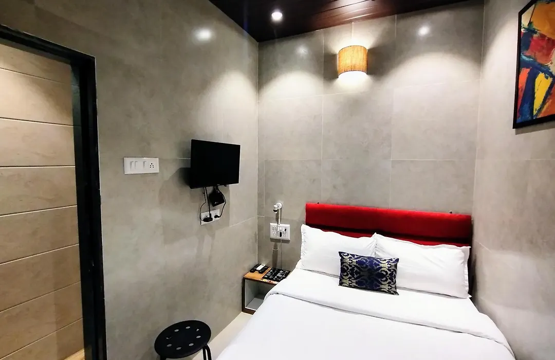 Hotel Eros - Nr Airport T2-1