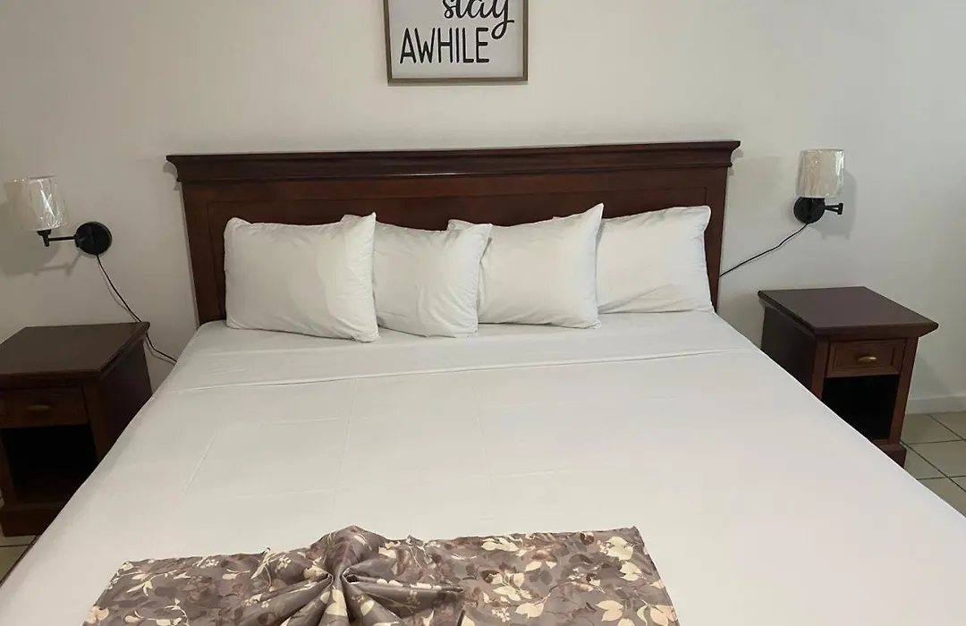Pineapple Court Hotel-1