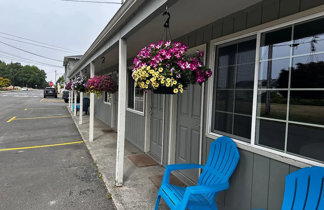 Coastal Inn And Suites-1