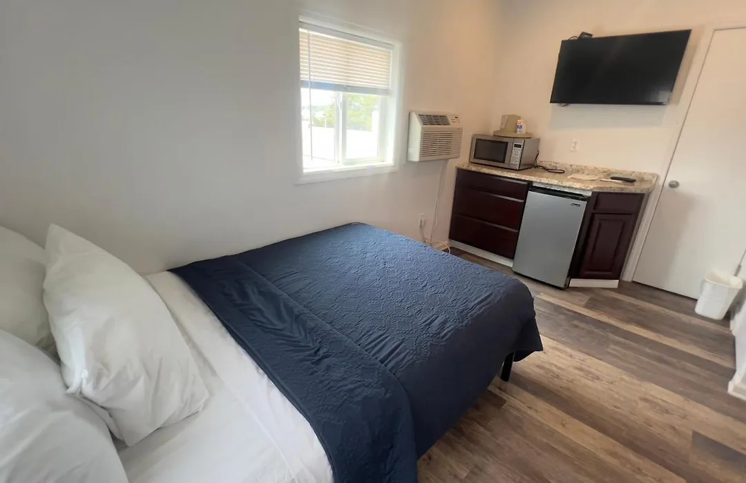 Driftwood Motel-1