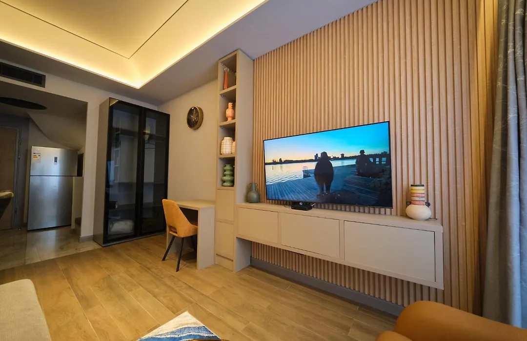 The Diamond In City Luxury Suites By Zenora Living-1