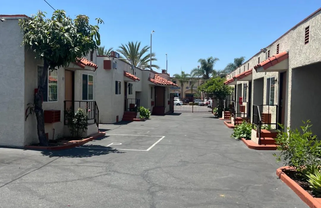 World Motel-1