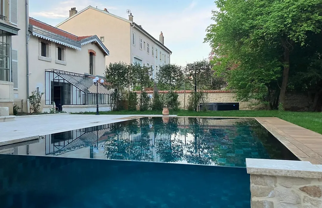 Les Ecuries de Rigny, Suite haut de gamme avec jardin, jacuzzi et piscine-1