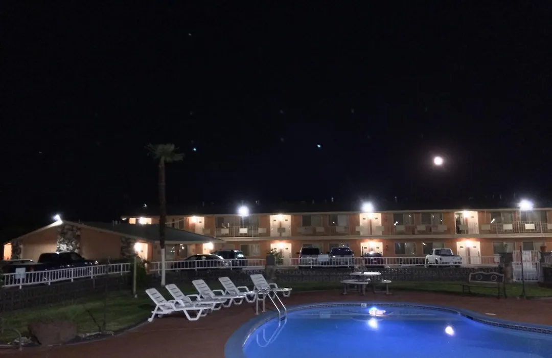 The River Inn & Suites-1