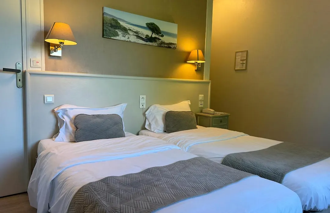 Hotel Des Pins-1