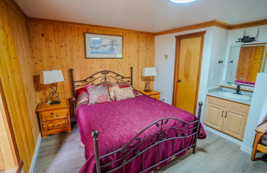 Helmcken Falls Lodge Cabin Rooms And Rv Park-1