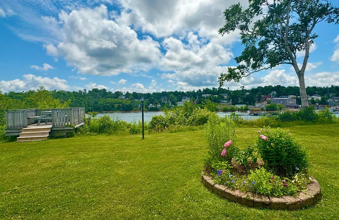 Lanes Riverhouse Inn & Cottages-1