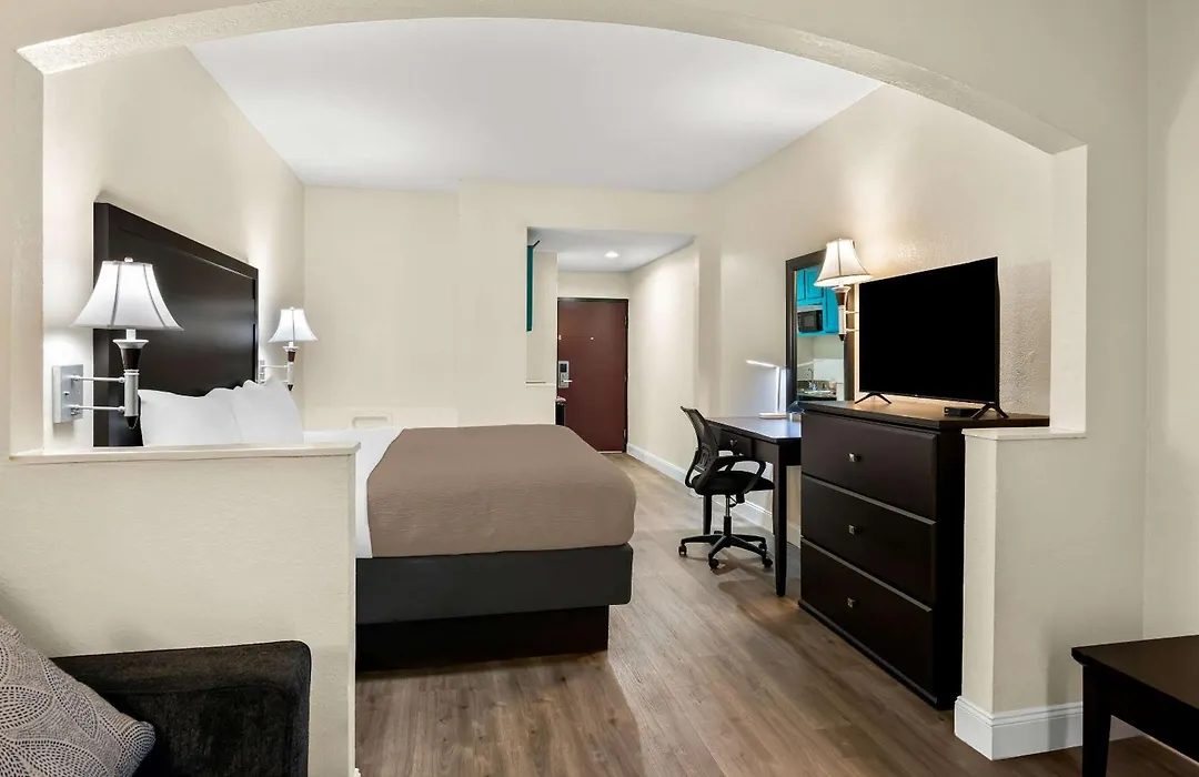 Quality Inn And Suites Lafayette-1