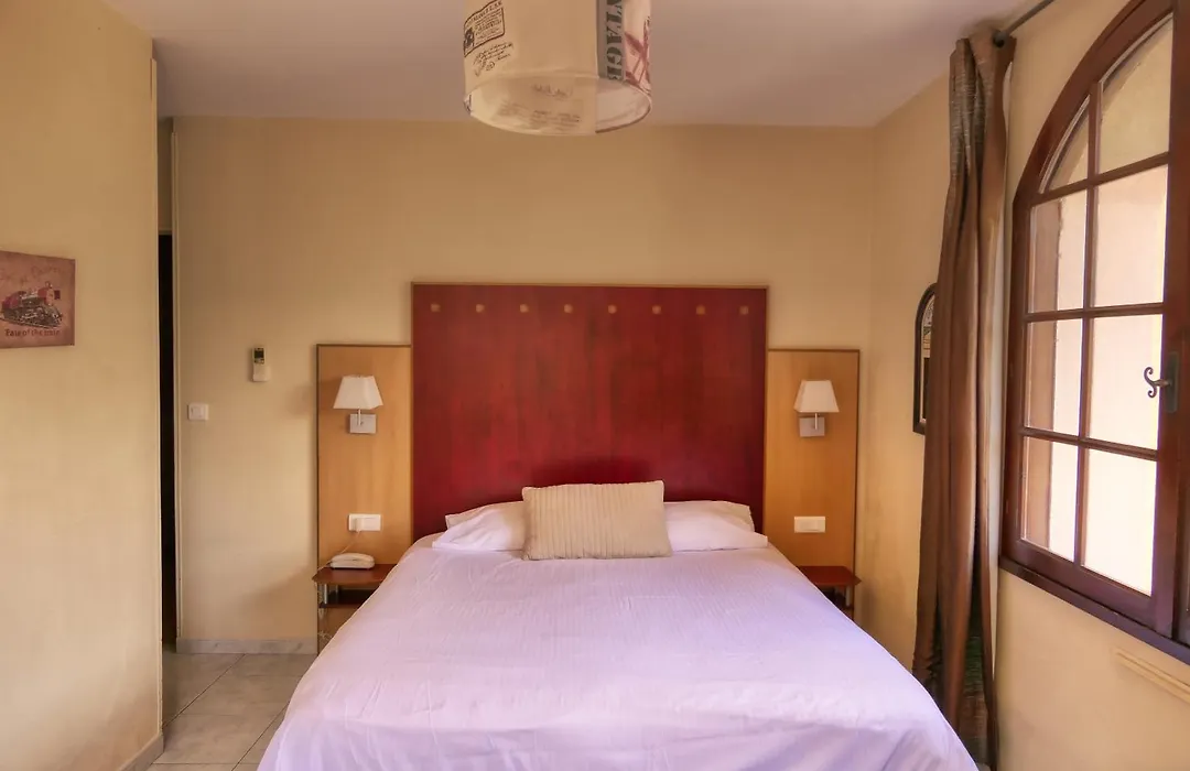 Logis Hotel Le Manoir - Luberon-1