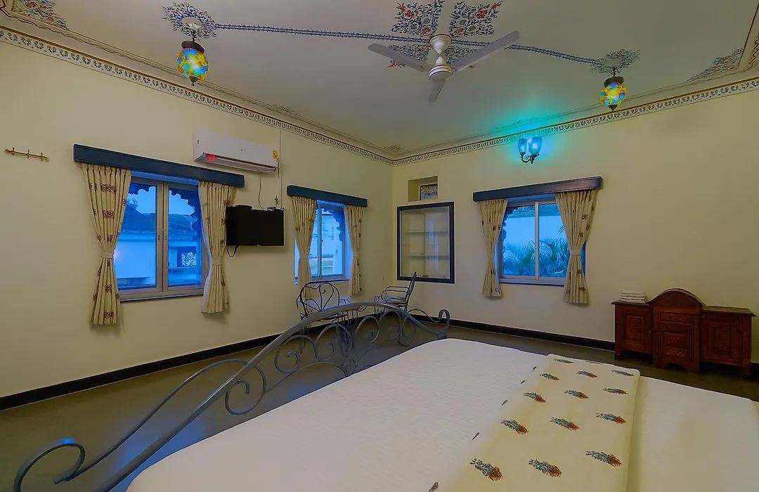 Thamla Haveli - Heritage Lake View Hotel-1