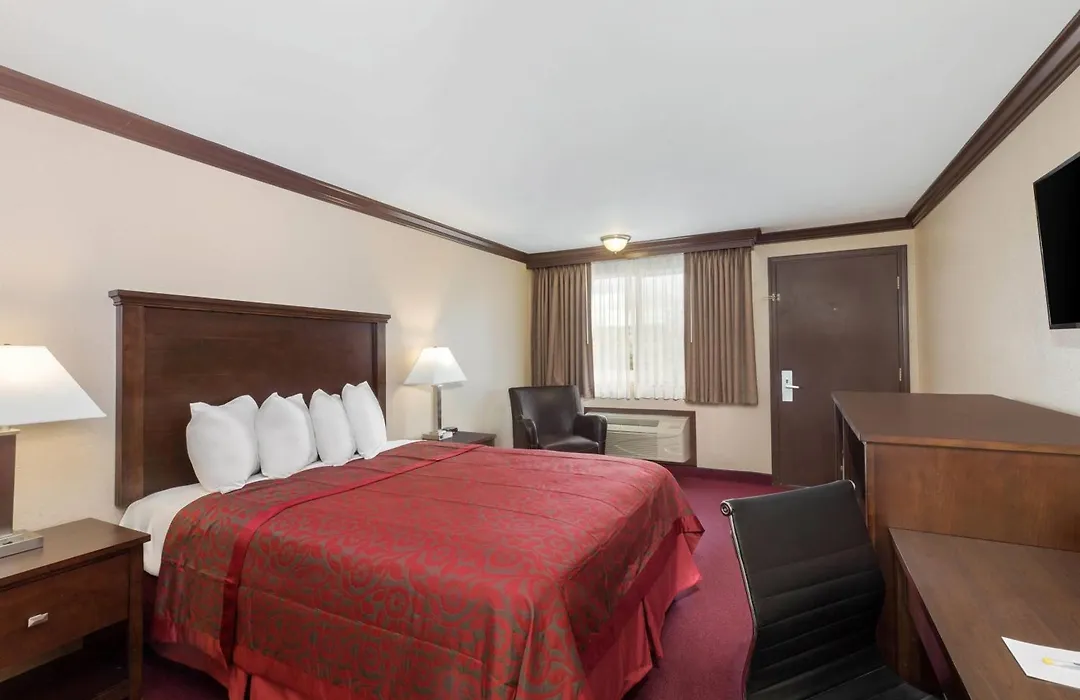 Days Inn By Wyndham Auburn-1