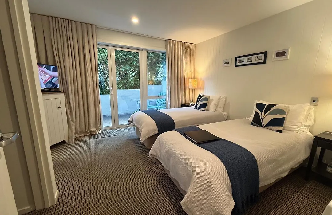 Queenstown House Bed & Breakfast And Apartments-1
