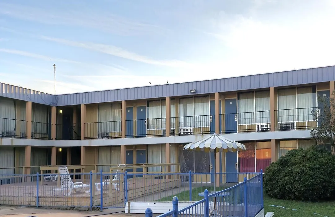 Castle Inn & Suites By Oyo Lawton-1