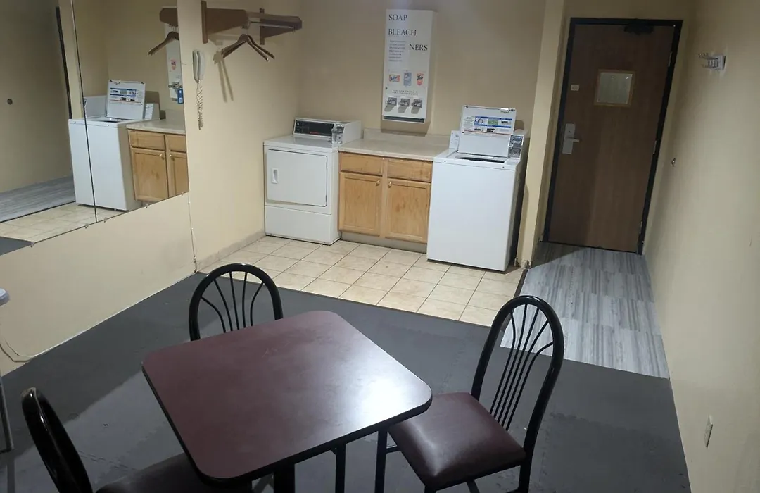 Super 8 By Wyndham Altoona-1