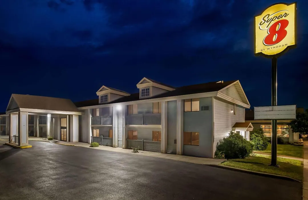 Super 8 By Wyndham La Crosse-1