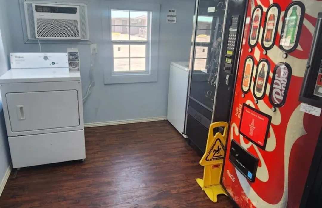 Economy Inn-1