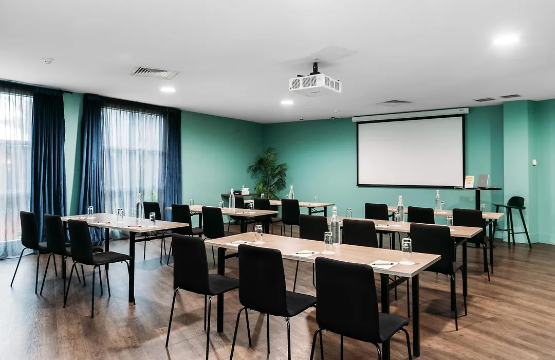 Naumi Hotel Auckland Airport-1