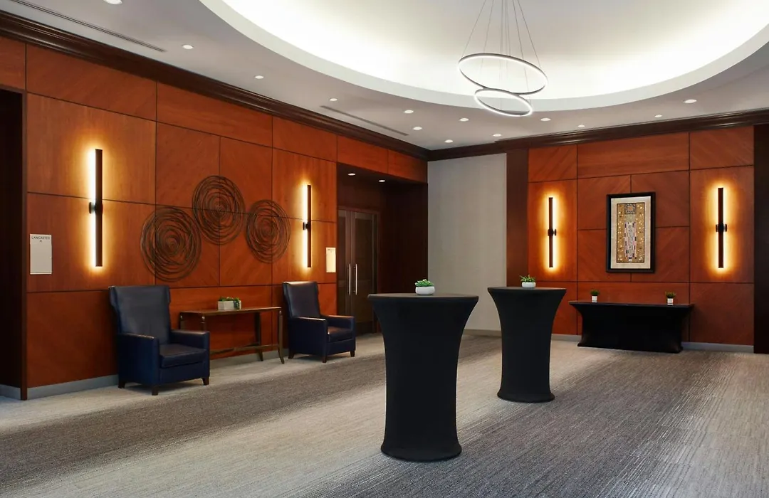 Courtyard By Marriott Hamilton-1