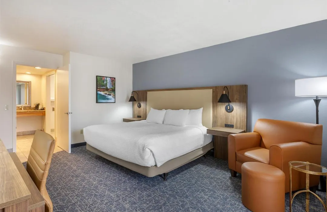 Best Western Plus A Wayfarer's Inn&Suites-1