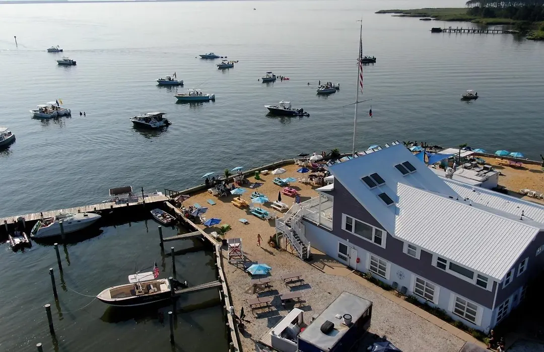 Lowes Wharf Marina Inn-1