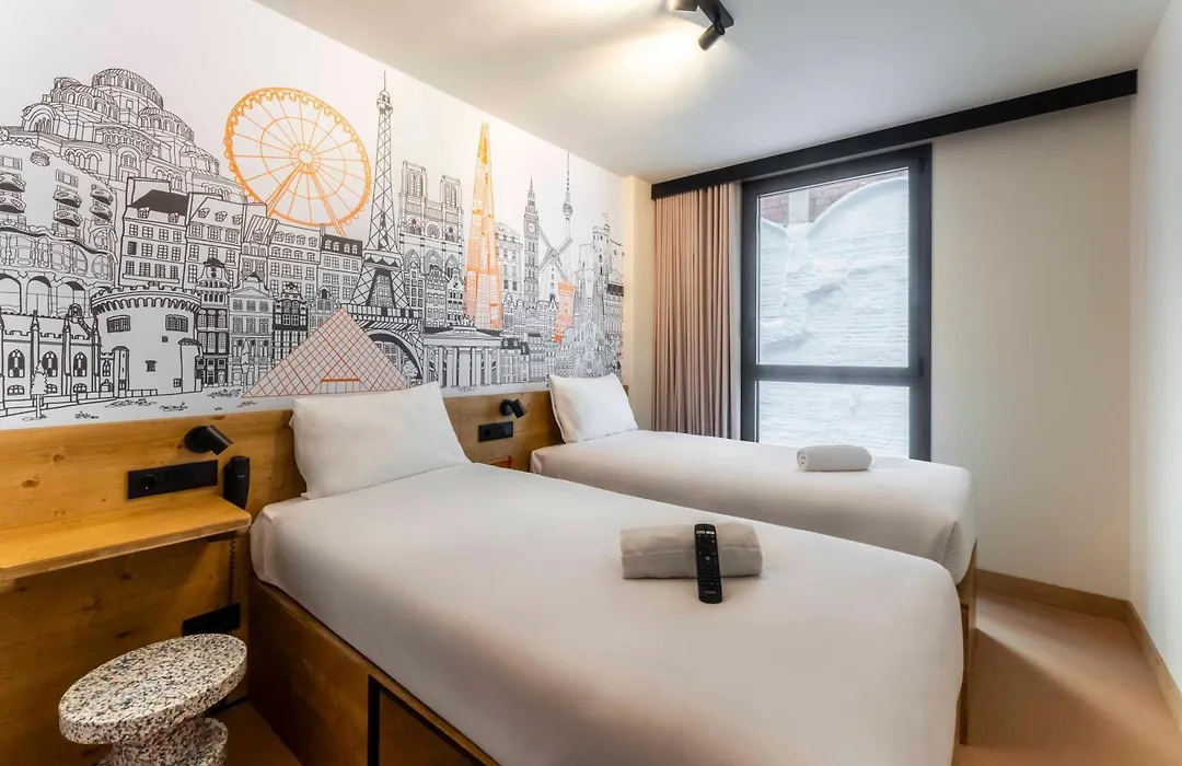 Easyhotel Barcelona La Sagrera-1