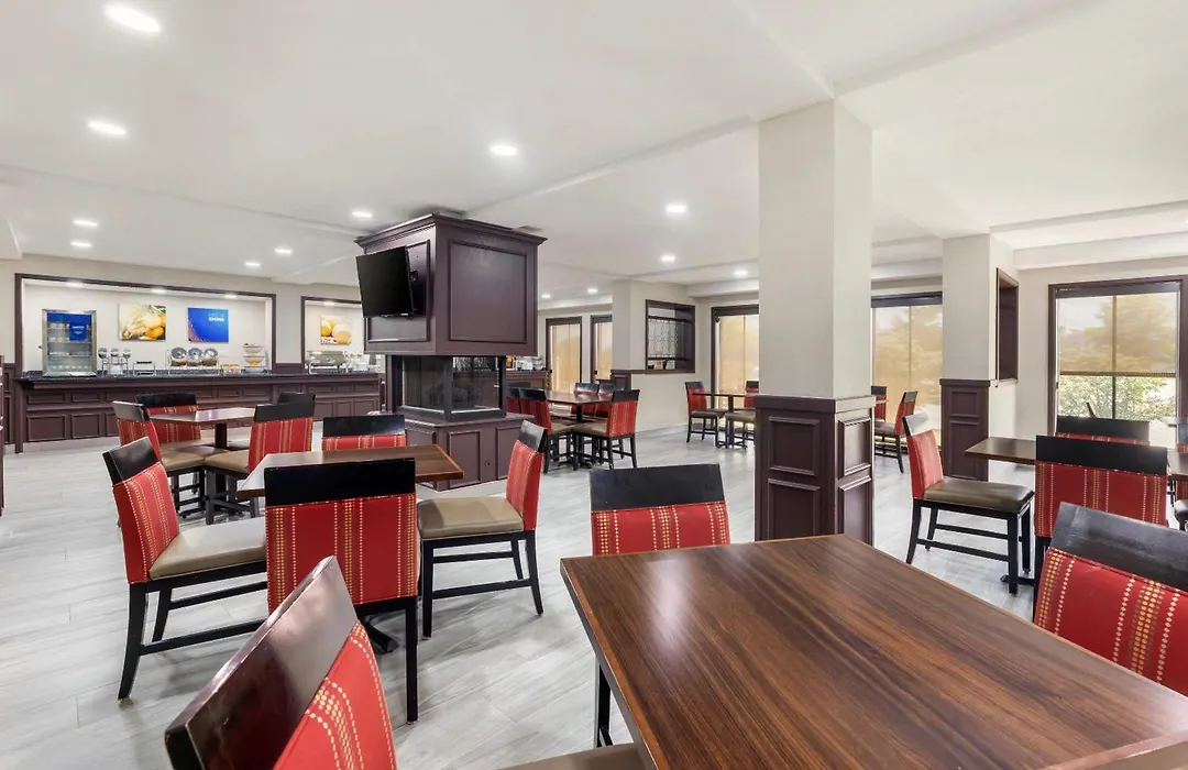 Comfort Inn Bourbonnais Near I-57-1