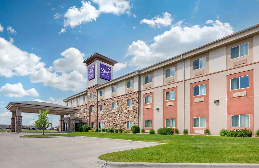 Sleep Inn & Suites Devils Lake-1