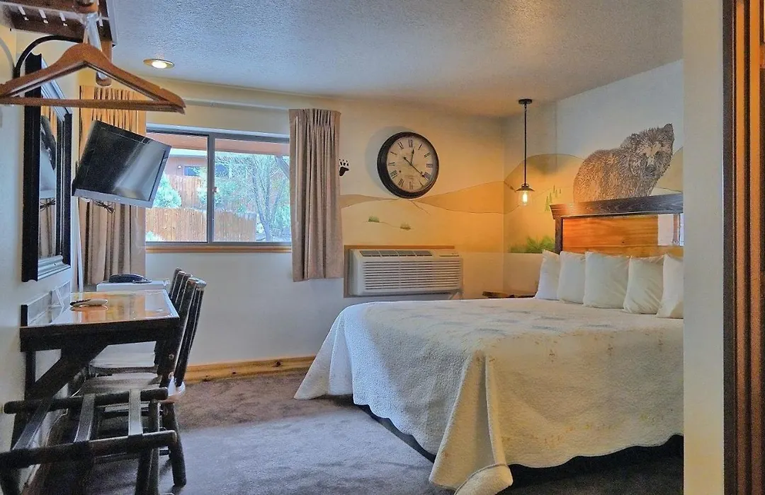 Yellowstone Village Inn And Suites-1
