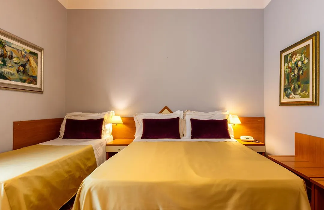 Hotel Maxim Axial-1