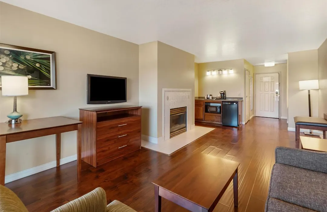 Best Western Plus John Jay Inn & Suites-1