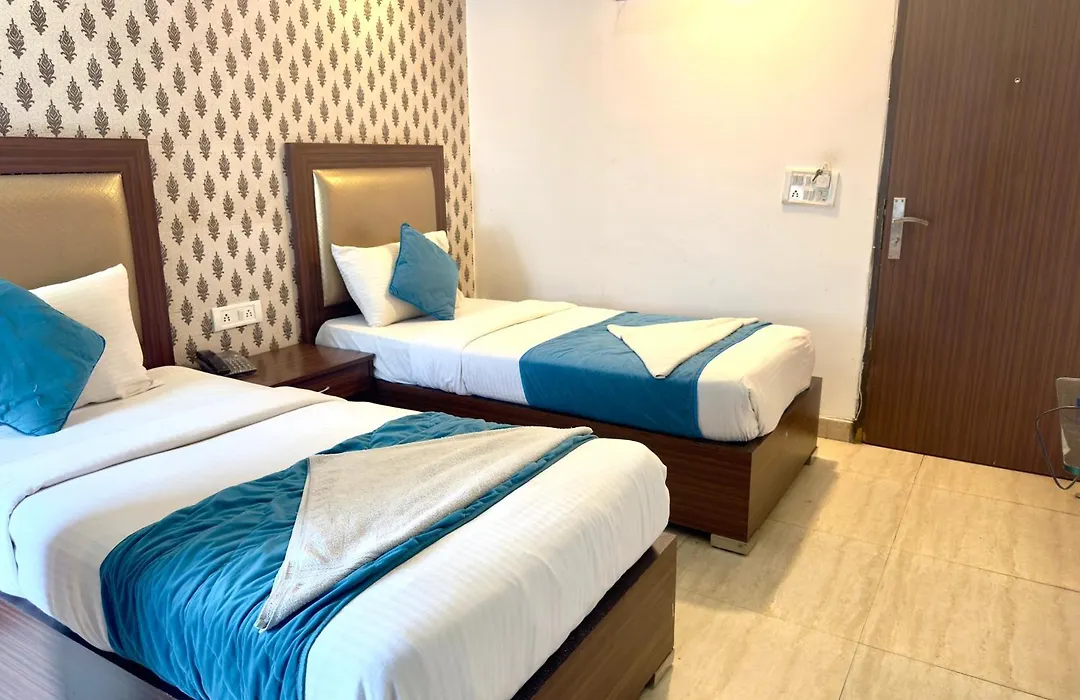 Hotel Pawan Plaza - Near Blk And Ganga Ram Hospital - Karol Bagh-1