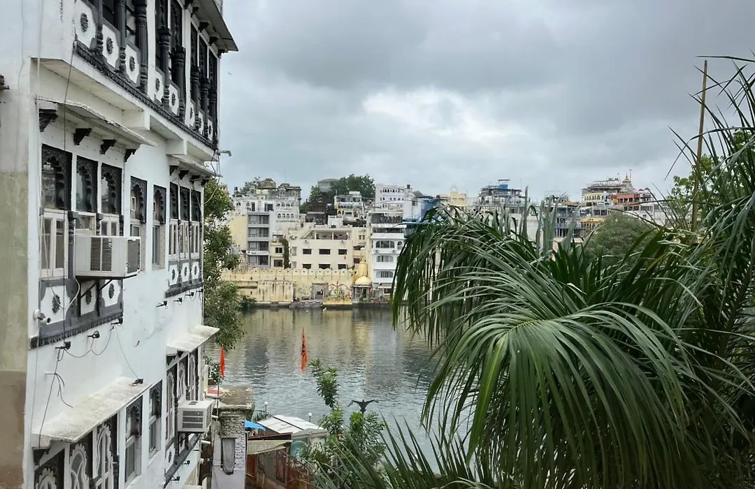Hotel Hanuman Ghat On Lake Pichola-1